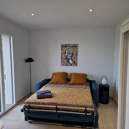 Neuf , Vue Et Montagne Apartment
